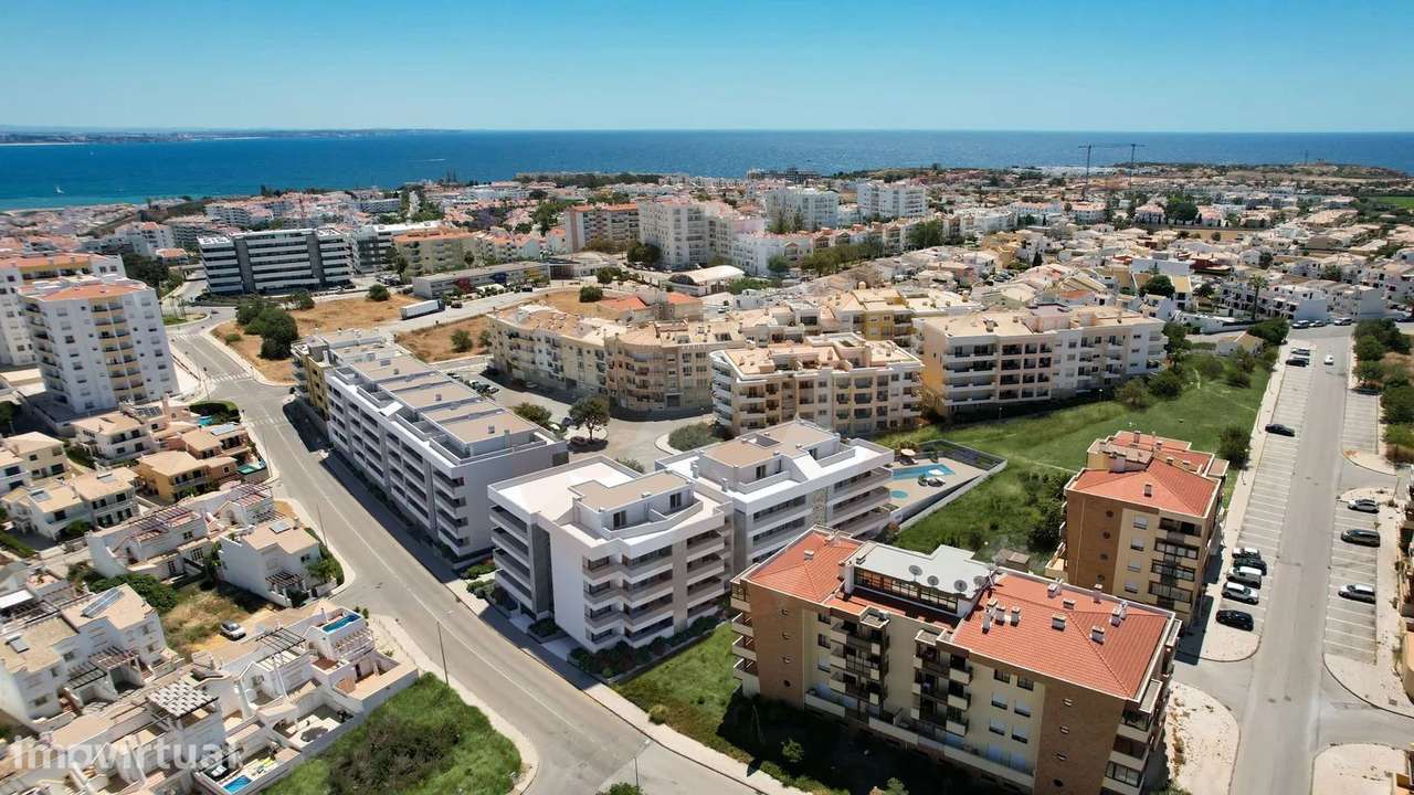 T2 de Luxo a 500m da Praia – Conforto e Tecnologia em Lagos - Grande imagem: 5/12