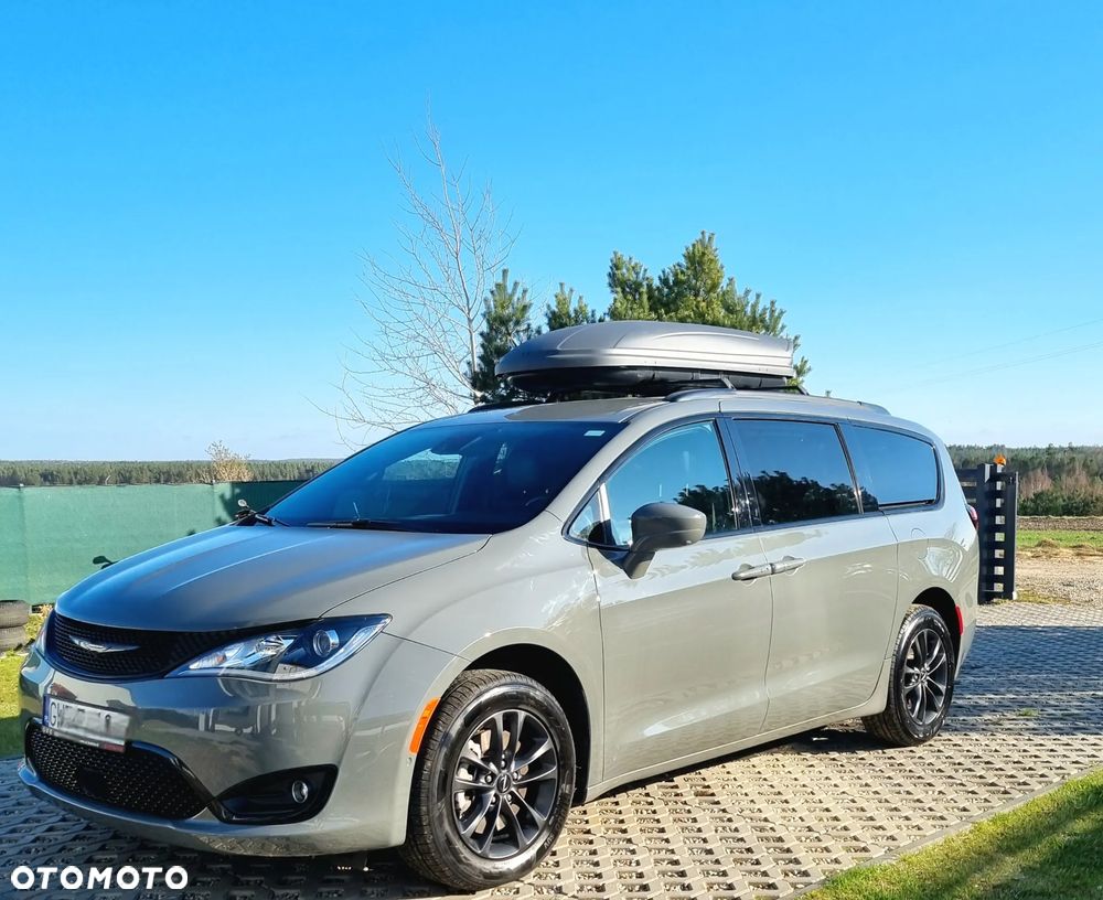 Chrysler Pacifica - 4