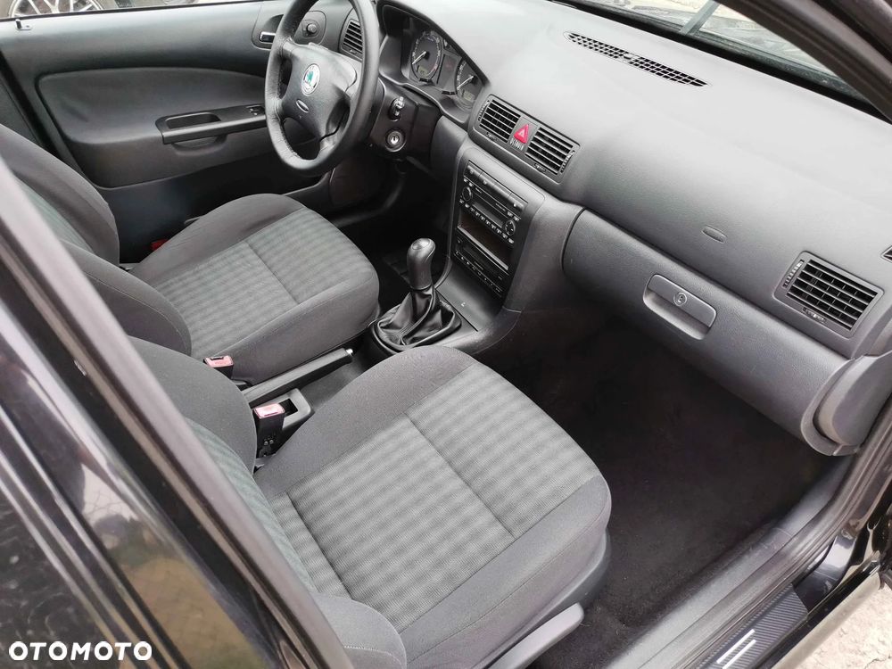 Skoda Octavia 1.6 Tour - 17