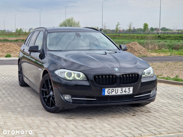 BMW Seria 5 523i Touring