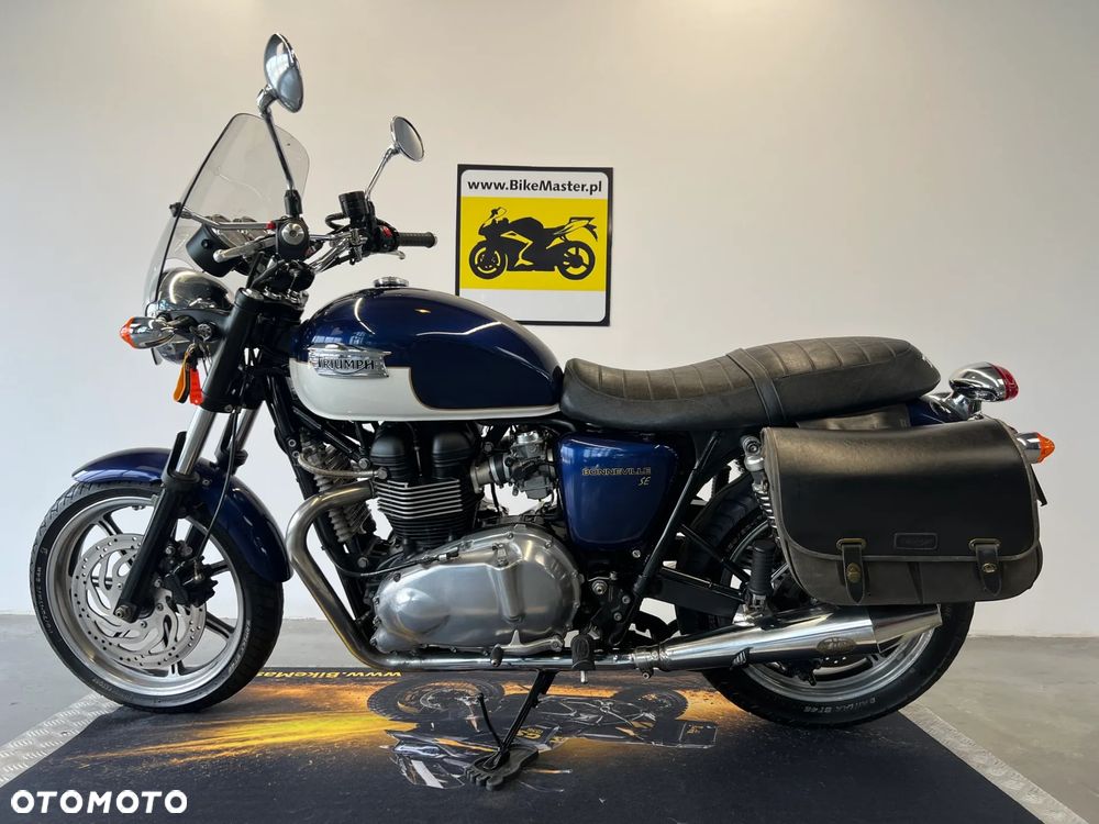 Triumph Bonneville - 2