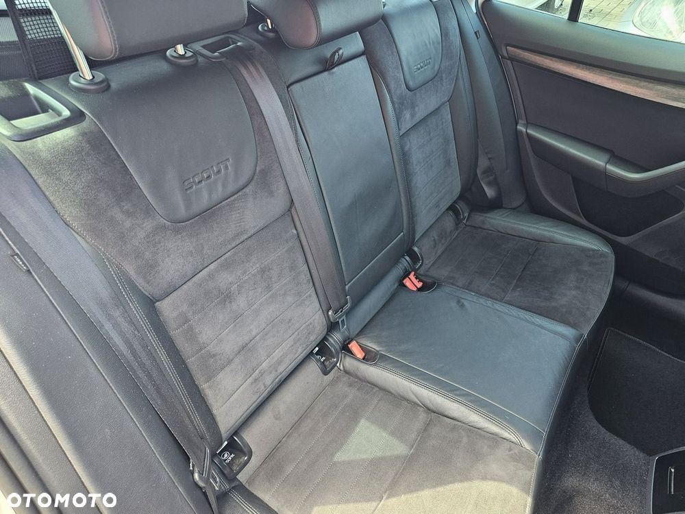 Skoda Octavia Scout 2.0 TDI 4x4 DSG - 16