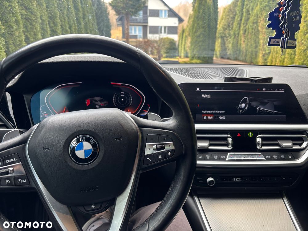 BMW Seria 3 330i xDrive - 7