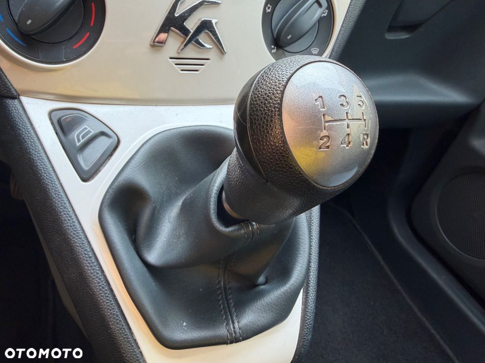 Ford KA 1.2 Titanium (air4) - 13