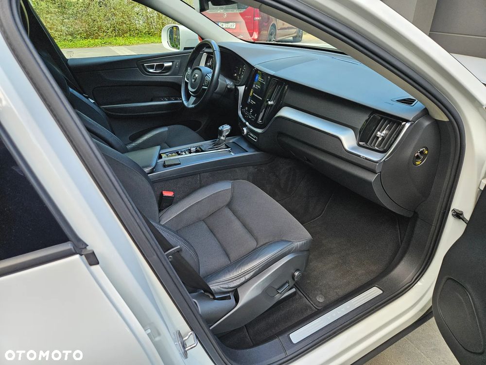 Volvo XC 60 D4 Momentum Pro - 28