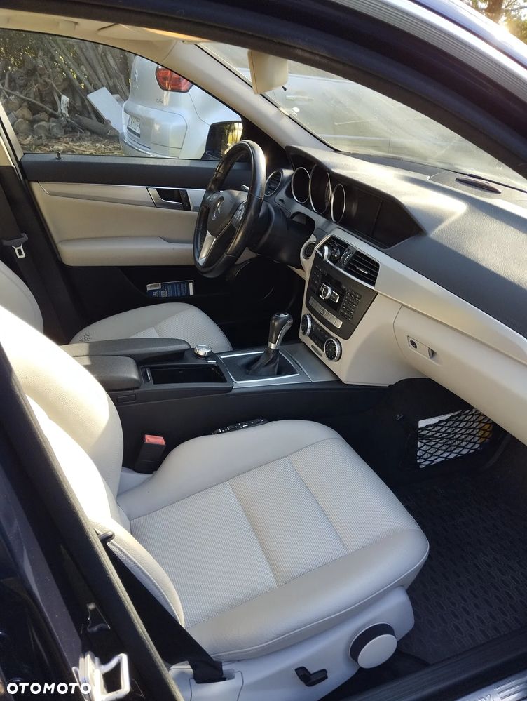 Mercedes-Benz Klasa C 220 CDI DPF (BlueEFFICIENCY) Avantgarde - 2