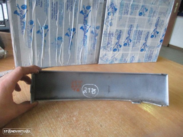 Grelha Friso 8L0807871A AUDI A3 8L 2000 1.9 TDI 110CV CINZA TE Acabamento Da Tampa Da Luz Traseira AUDI A3 8L1 2005 1.9TDI 90CV 3P CINZA TE Acabamento Da Tampa Da Luz Traseira - 3