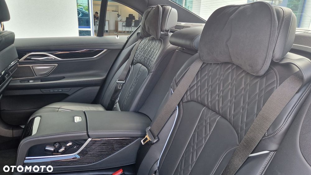 BMW Seria 7 730d xDrive mHEV - 9