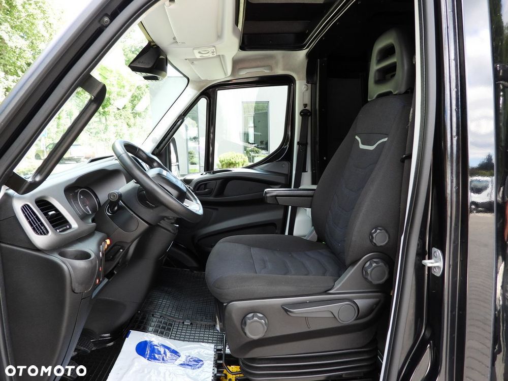 Iveco DAILY 35S18 KONTENER WINDA 8 PALET WEBASTO TEMPOMAT NAWIGACJA LEDY PNEUMATYKA KLIMATYZACJA  180KM - 27