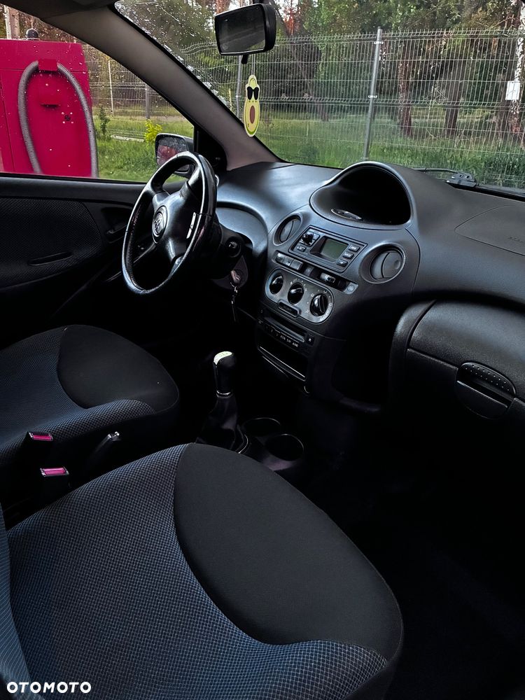 Toyota Yaris 1.4 D-4D Base - 14