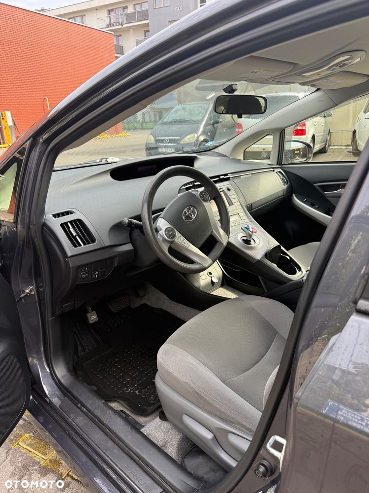Toyota Prius 1.8 HSD Sol - 11