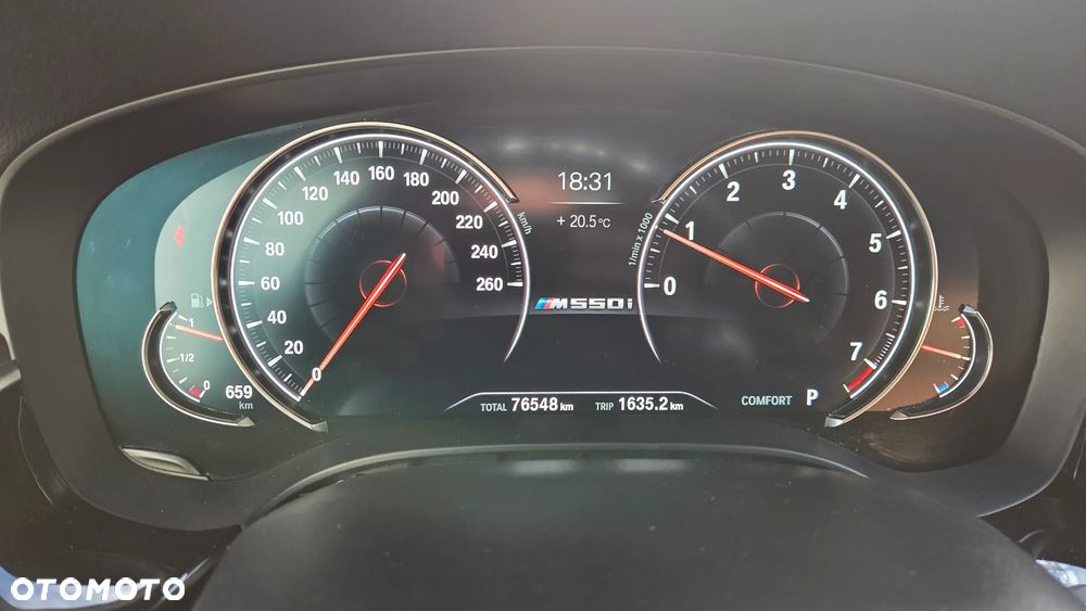BMW Seria 5 M550i xDrive - 29