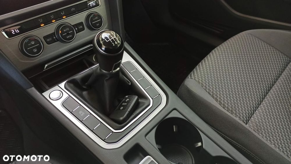 Volkswagen Passat 2.0 TDI BMT Comfortline - 17