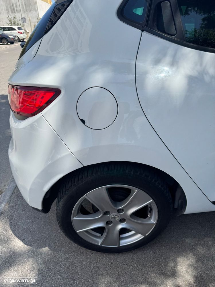 Renault Clio - 17