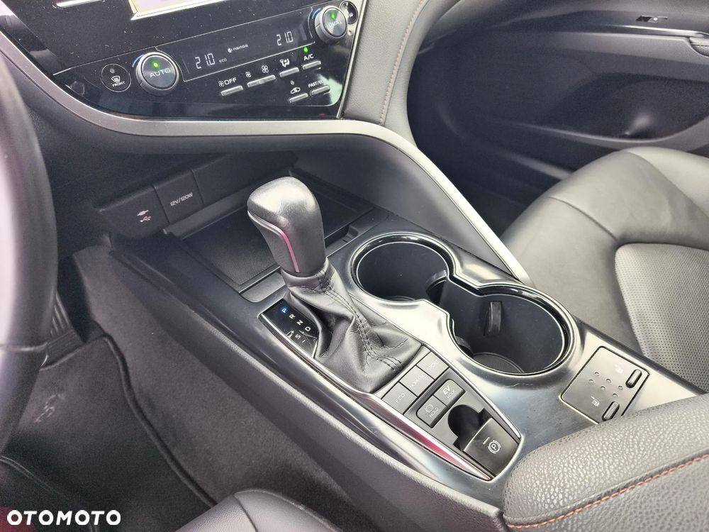 Toyota Camry 2.5 Hybrid Comfort CVT - 14