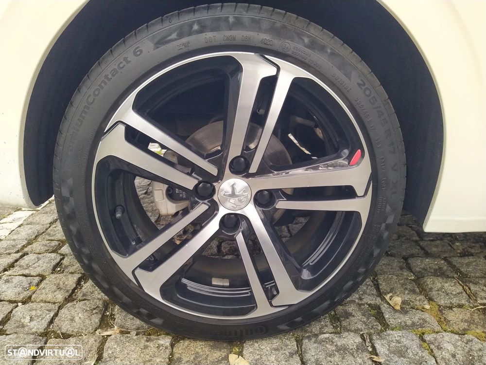 Peugeot 208 1.6 BlueHDi GT Line - 17