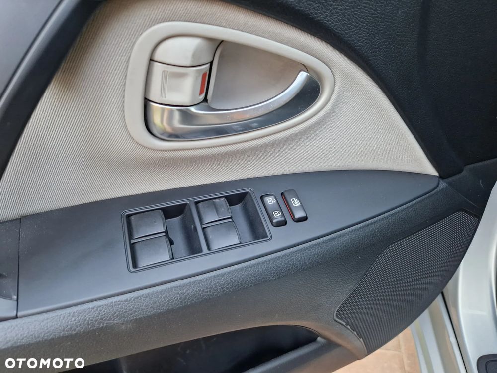 Toyota Avensis 2.0 D-4D Premium - 14