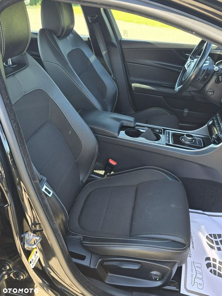Jaguar XE - 28