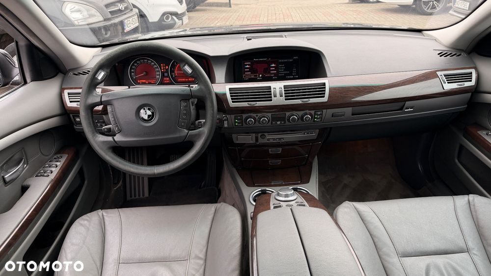 BMW Seria 7 740i - 5