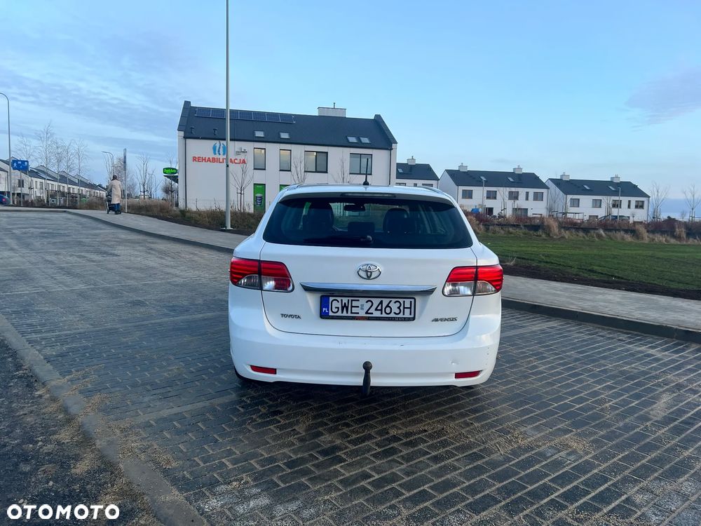 Toyota Avensis 2.0 D-4D Executive - 6