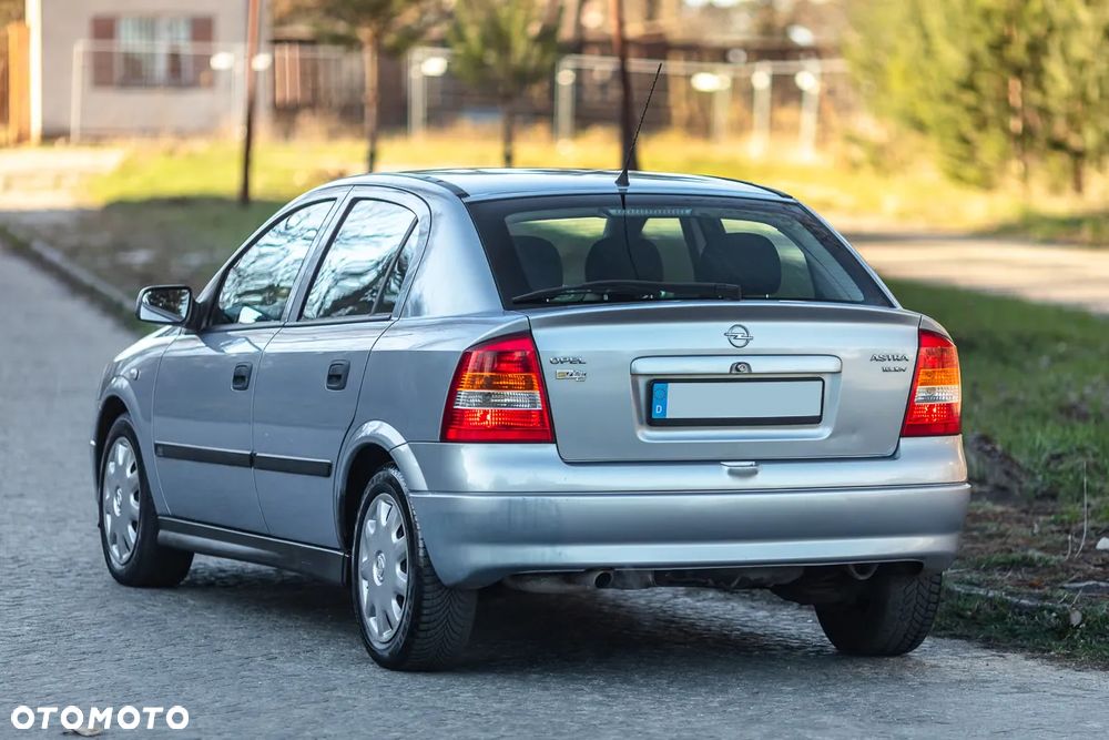 Opel Astra 1.6 - 14