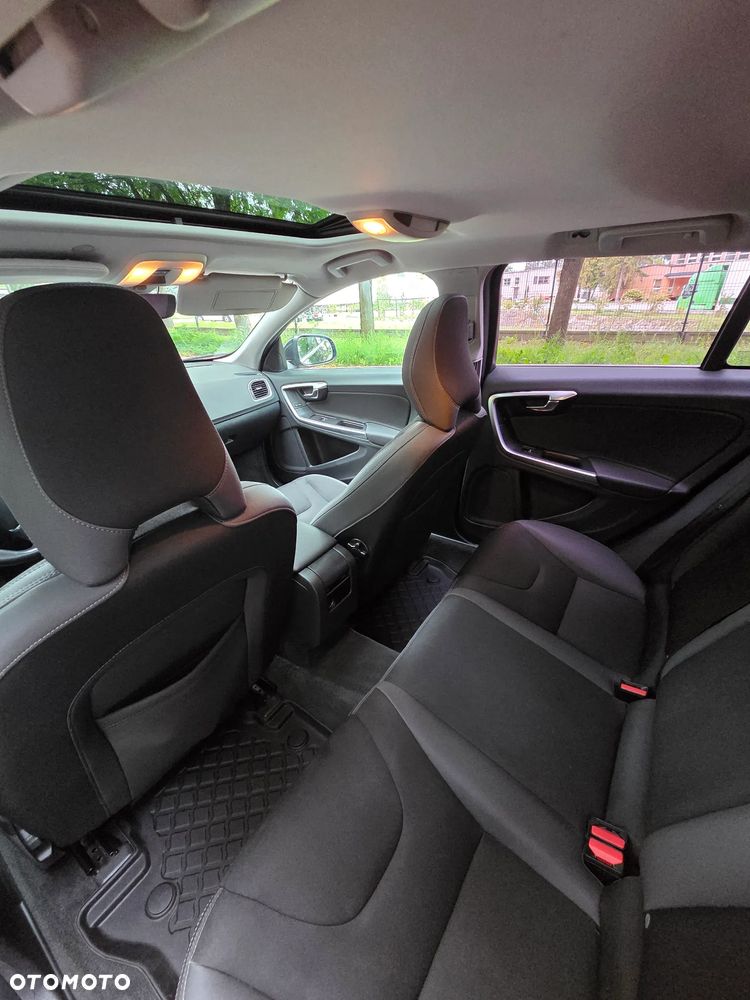Volvo V60 D2 Momentum - 14