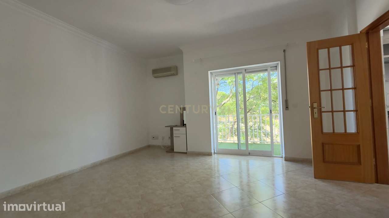 Apartamento T2 com bastante Luz Natural, na Torre da Marinha - Seixal - Grande imagem: 4/16
