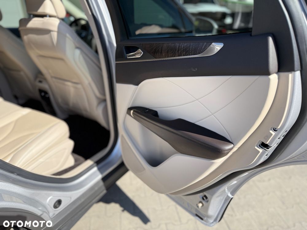 Ford Escape 2.0 EcoBoost AWD Titanium - 32