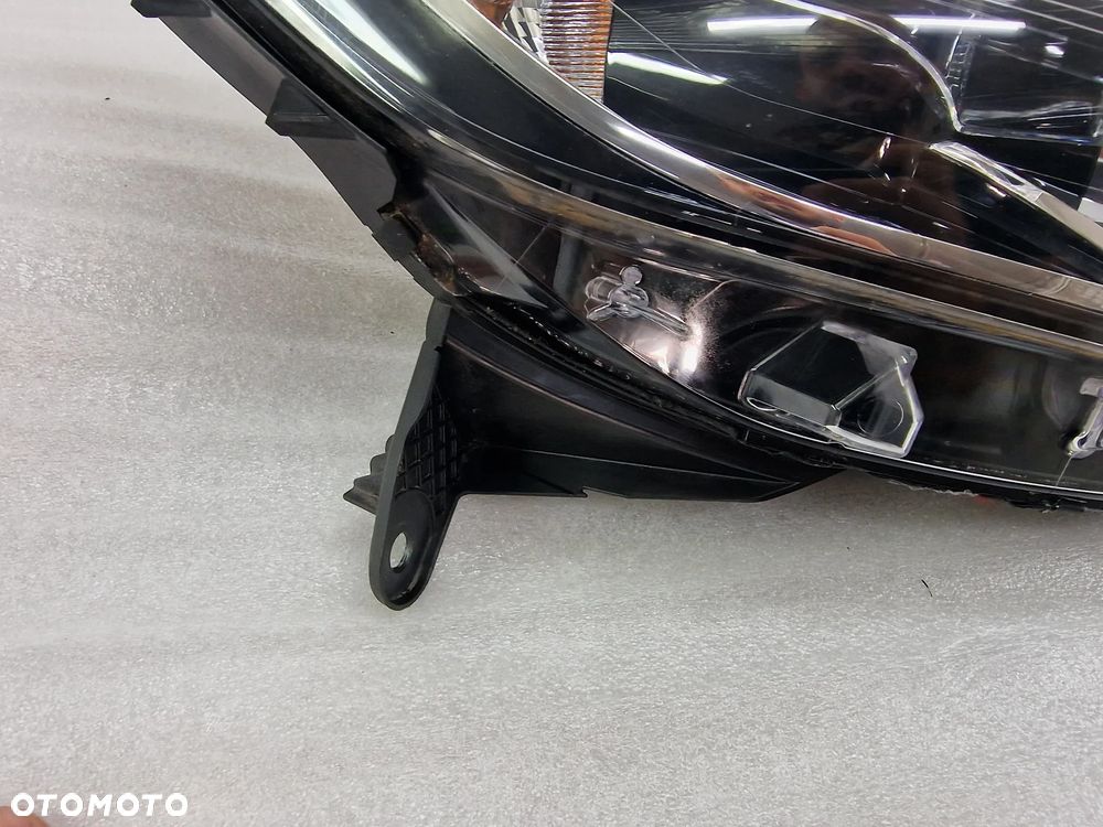 RENAULT CAPTUR 12- ŁADNA PRAWA LAMPA PRZEDNIA PRZÓD , NR 260100947R , NR AUKCJI LA706 - 8