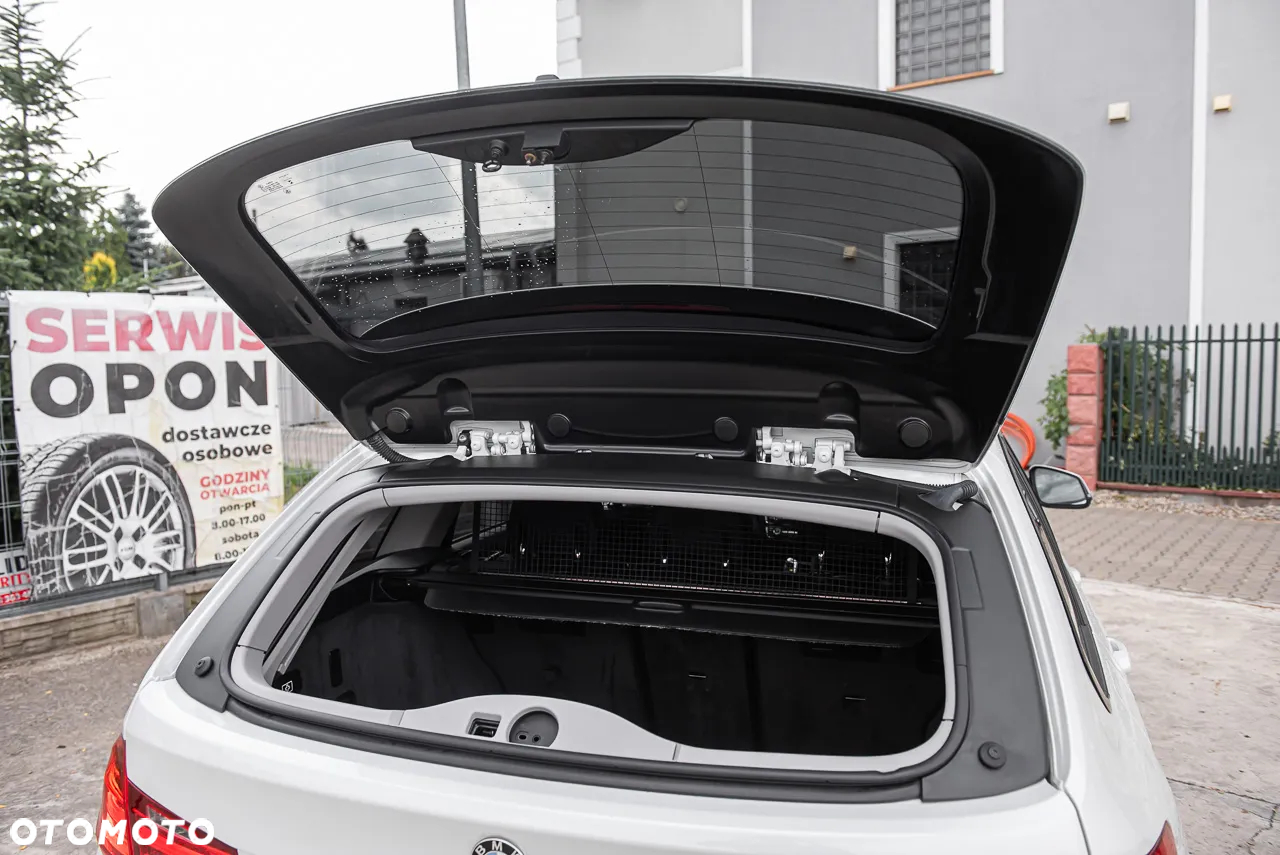 BMW Seria 3 320d Touring xDrive Sport Line - 28