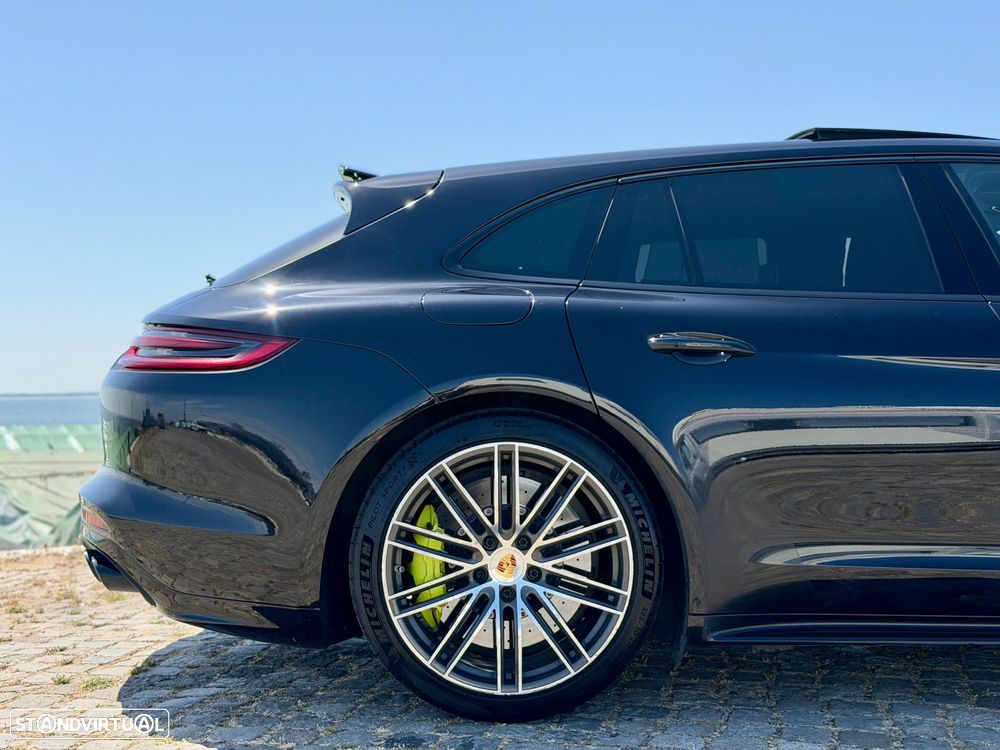 Porsche Panamera Sport Turismo Turbo S E-Hybrid - 23