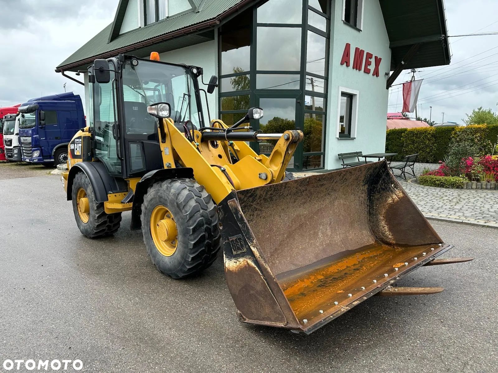Caterpillar 906M - 1