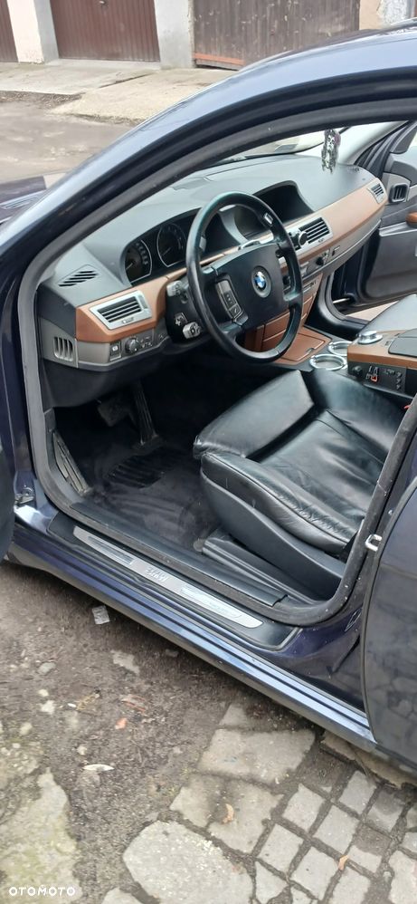 BMW Seria 7 735i - 8