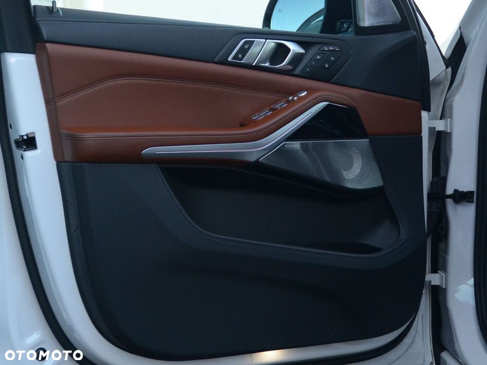 BMW X7 - 25