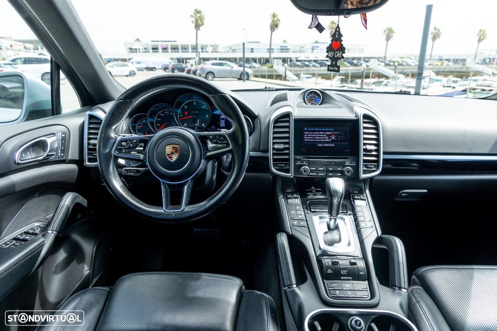 Porsche Cayenne Platinum Edition - 17