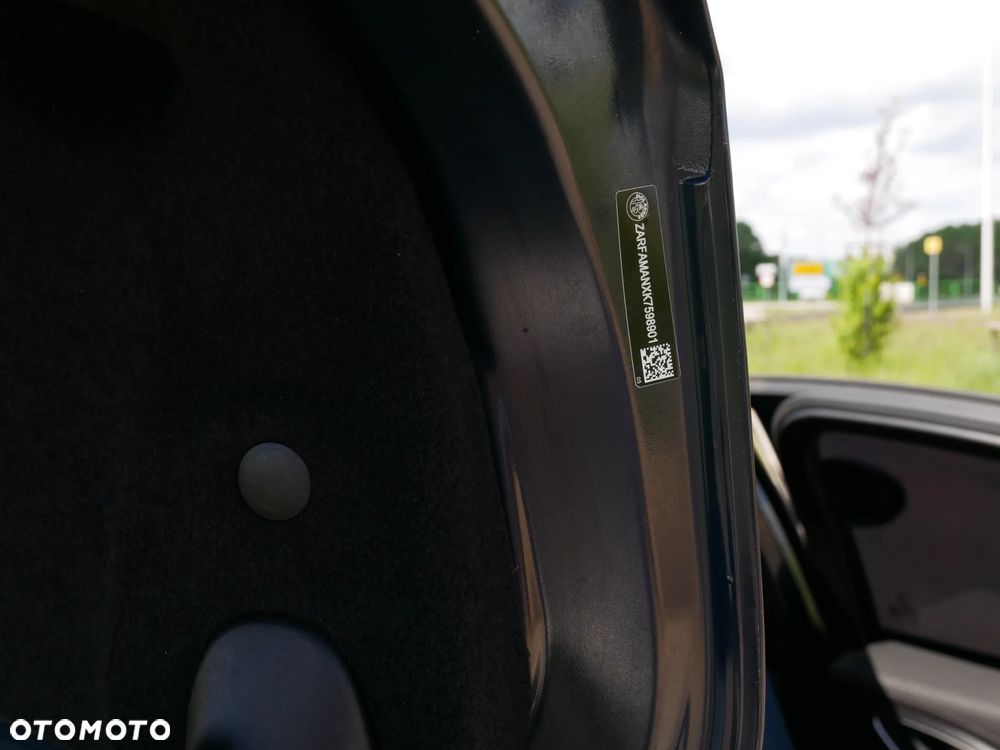 Alfa Romeo Giulia 2.0 Turbo 16V AT8 Veloce - 21