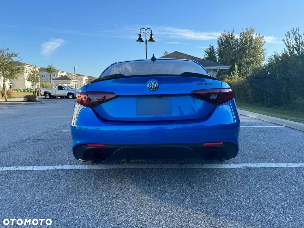 Alfa Romeo Giulia 2.0 Turbo 16V AT8-Q4 Veloce Ti - 4