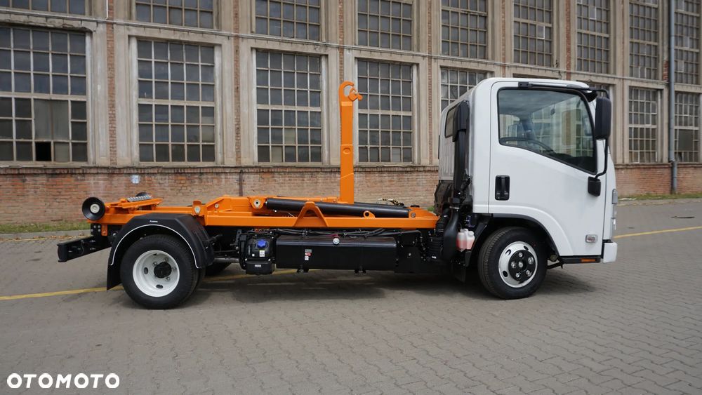 Isuzu ML 27 NLR85 - 8