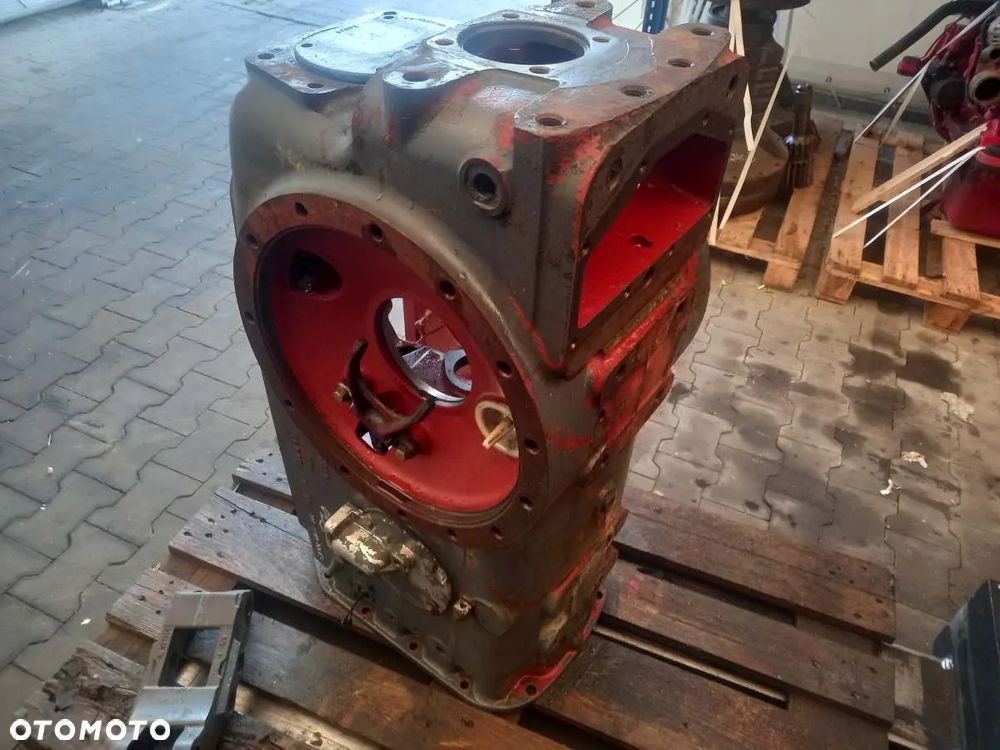 Obudowa mostu tył tylnego New Holland 6640 - 1