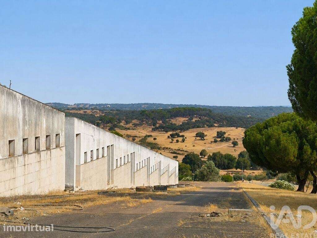 Prédio em Monforte de 4115 m2