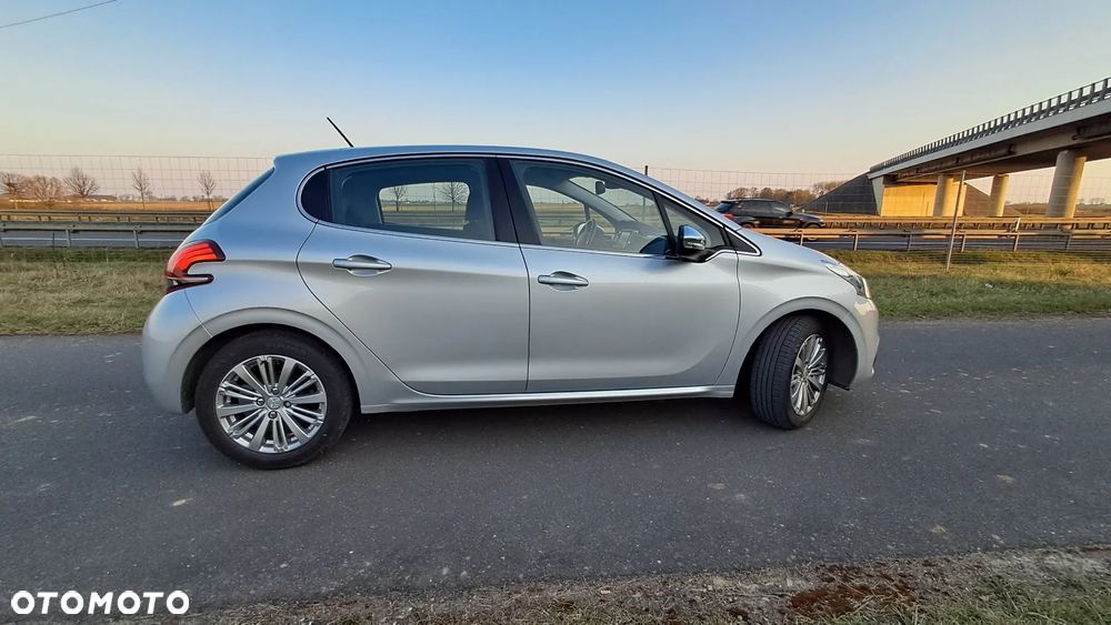 Peugeot 208 1.2 PureTech Allure - 6