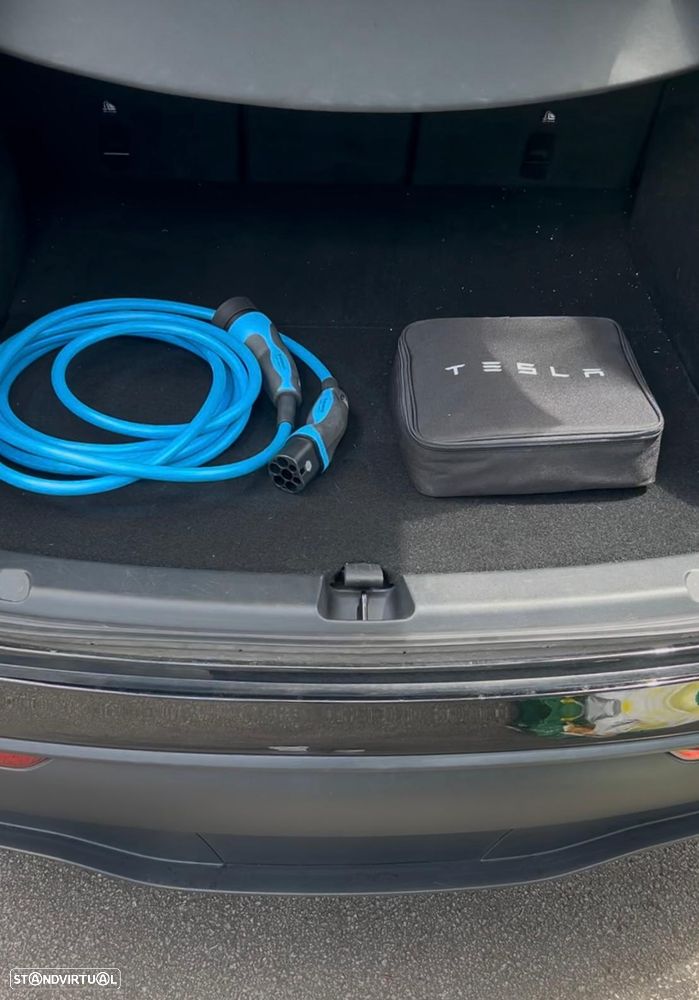 Tesla Model Y - 9