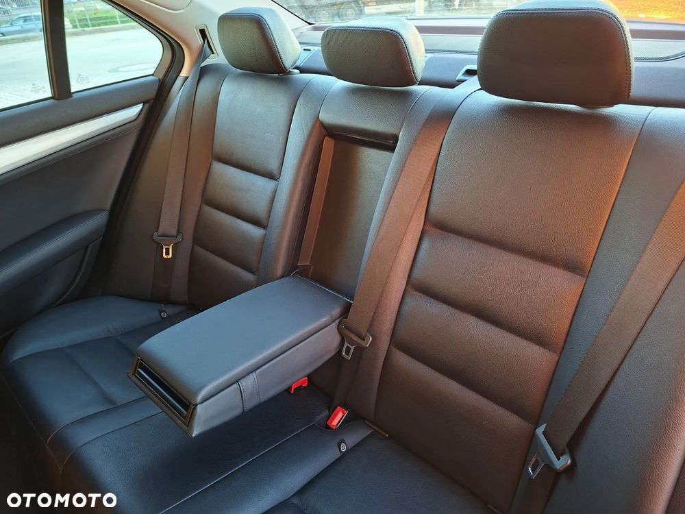 Mercedes-Benz Klasa C 200 Avantgarde Edition - 31