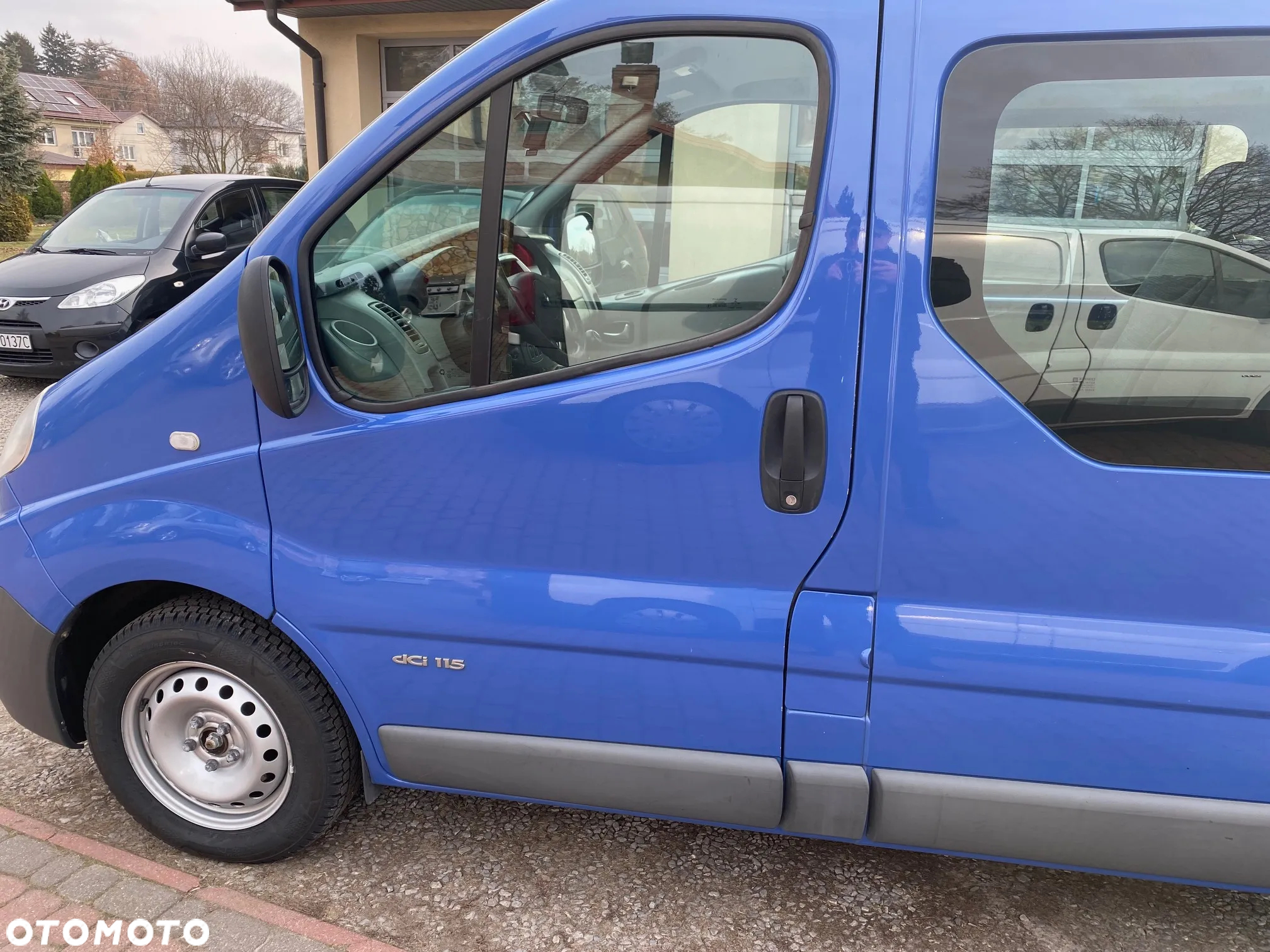 Renault Trafic 2.0 dCi 115 FAP Grand Passenger Black Edition - 3