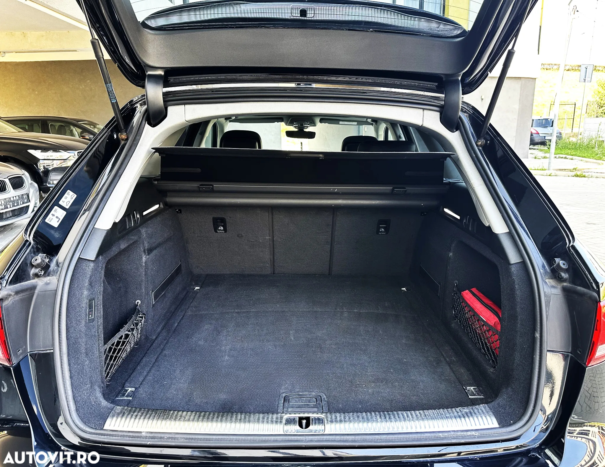 Audi A4 Avant 2.0 40 TDI S tronic S Line - 33