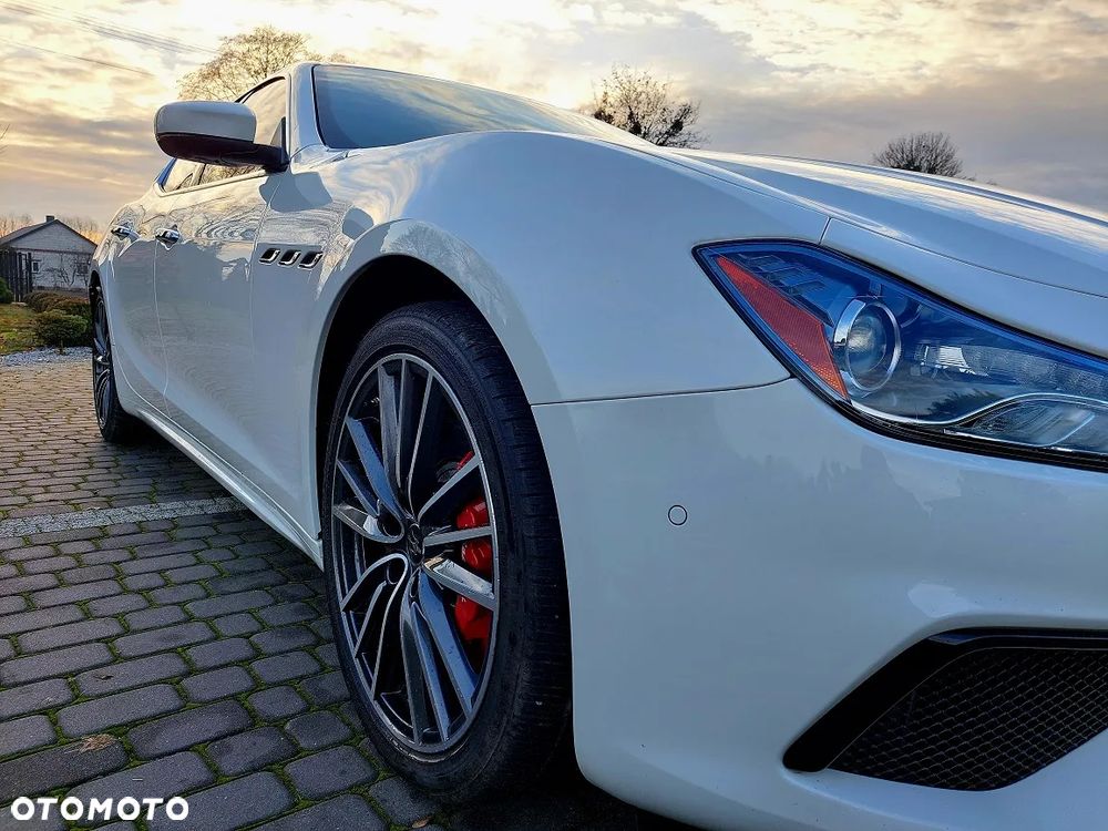 Maserati Ghibli GranSport - 15