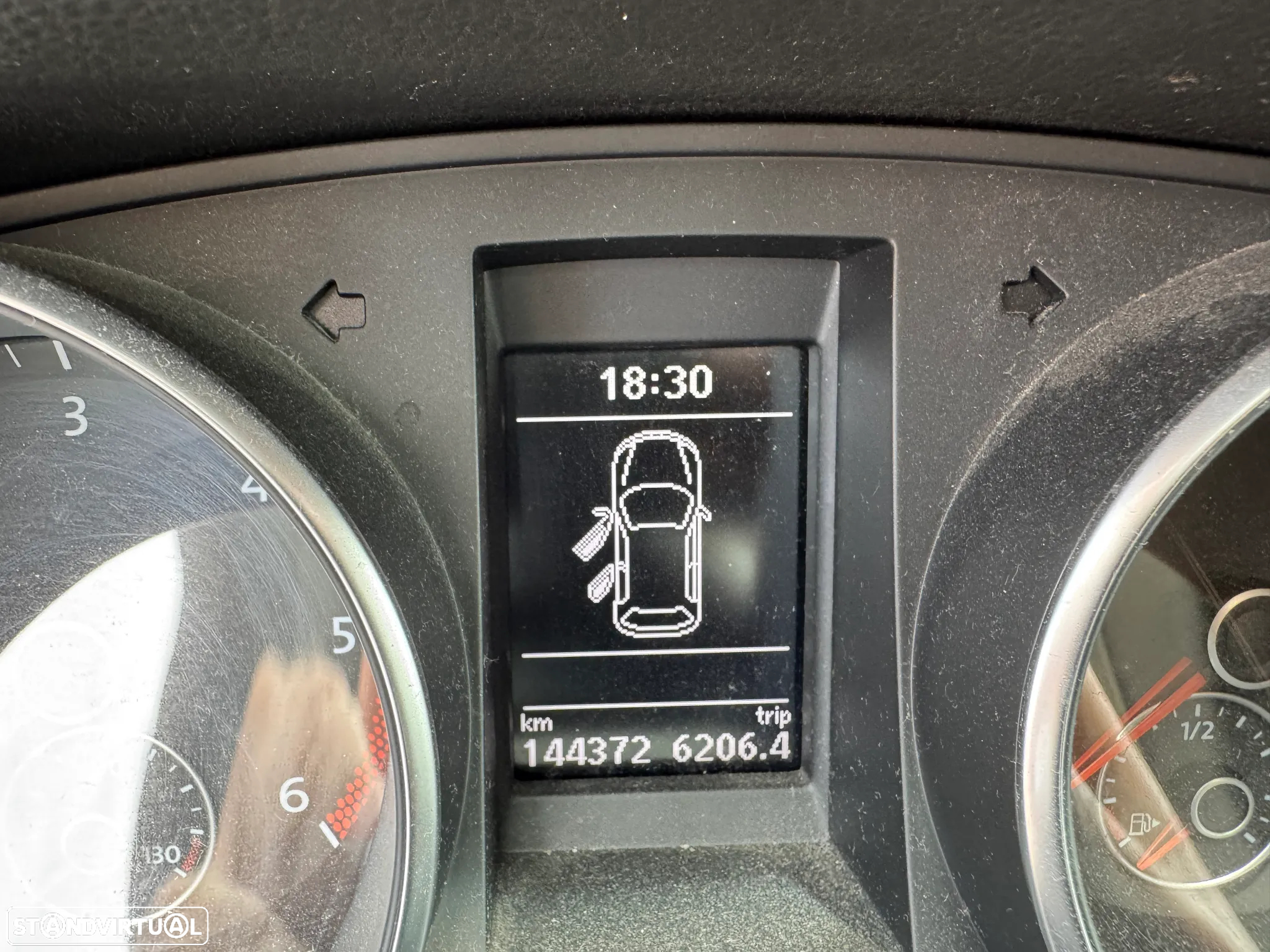 VW Golf 1.6 TDi Trendline BlueMotion - 4