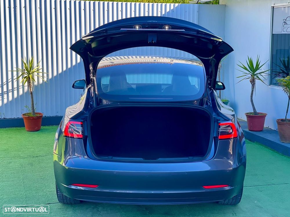 Tesla Model 3 - 8