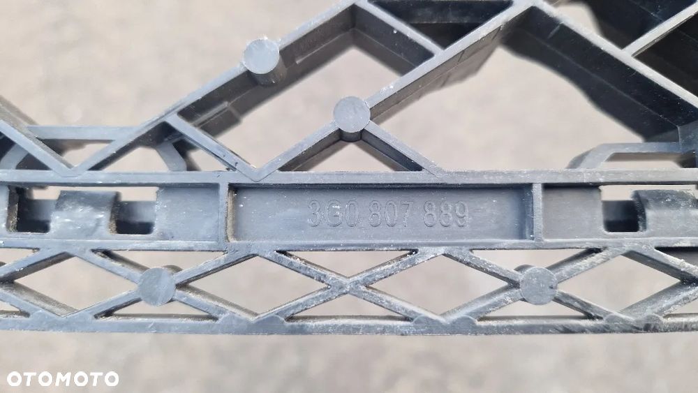 VOLKSWAGEN PASSAT B8 ŚLIZG ZDERZAKA 3G0807889 - 2