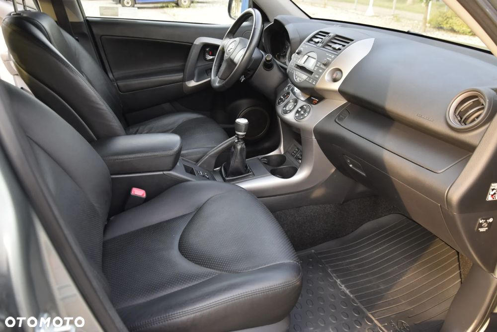 Toyota RAV4 2.2 D-4D Sol - 27